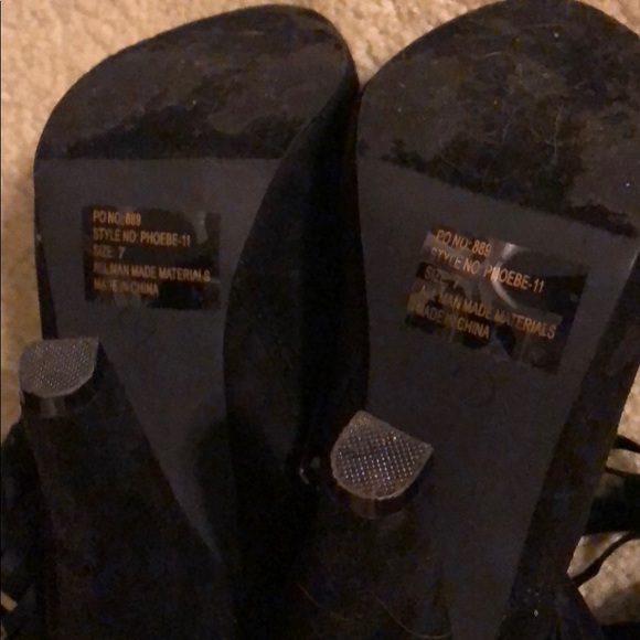 Black fringe booties size 7 - Picture 2 of 3